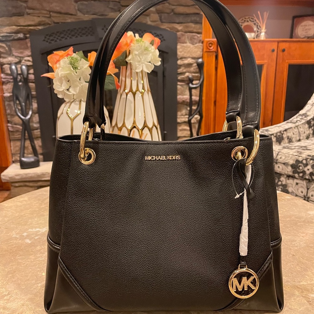 Michael Kors Nicole Black Leather LG Shoulder Tote